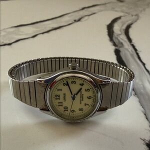 Lorus Silver Stretch-Band Analog Watch in Cream Dial